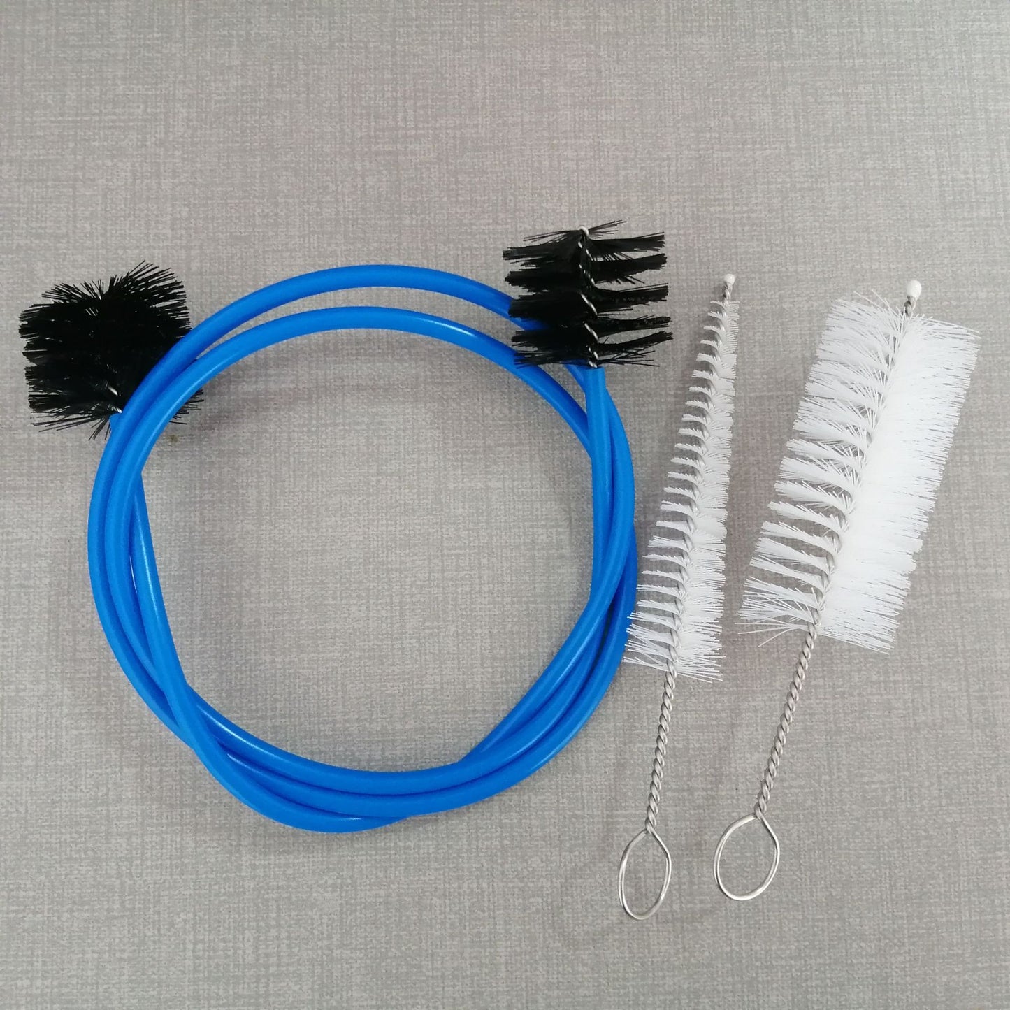 This wind instrument cleaning brush set includes a trumpet mouthpiece cleaning brush suitable for trumpets, flutes, and other wind instruments