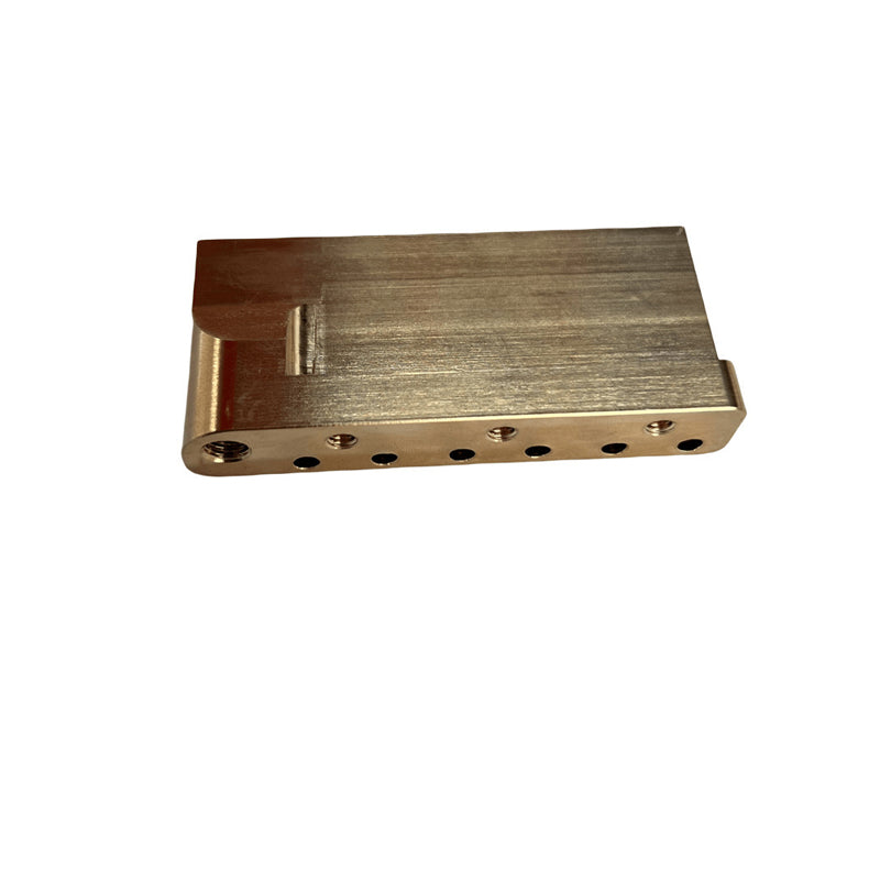 Electric guitar with single-pivot bridge; brass base; electric guitar with copper base; vibrato system; bridge vibrato system