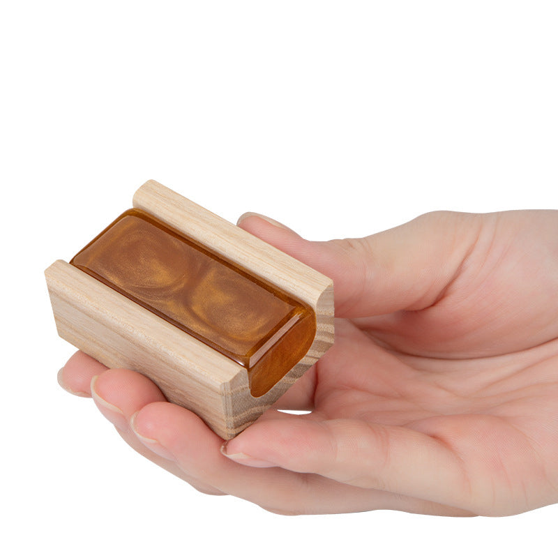 Natural rosin block for violins